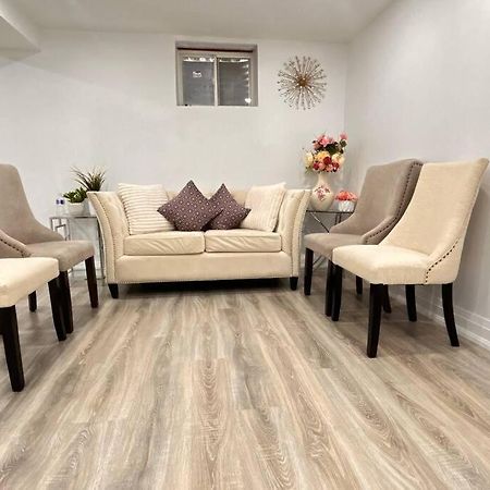 Super Luxury Family Home - 3 Bedrooms, 1 Full Bathroom And 1 Half Washroom With Free Parking, Wifi, Netflix Торонто Экстерьер фото